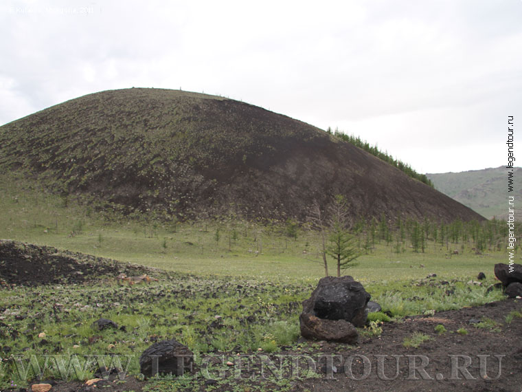 Фотография. Потухший вулкан Хорго уул (мон. Хоргийн-тогоо). Архангайский аймак. Монголия.