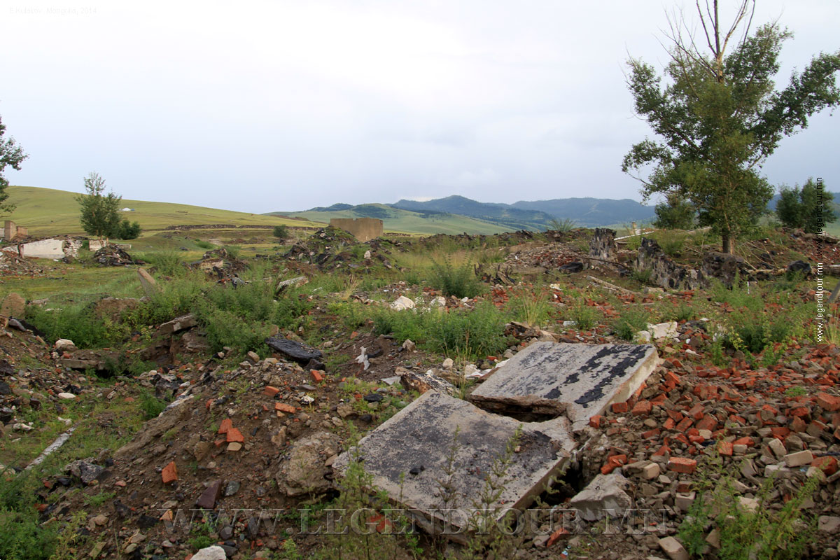 Фотография. Развалины на месте дислокации 51 танковой дивизии в Улан-Орхон. Булган. МНР. Фото 2014 года.