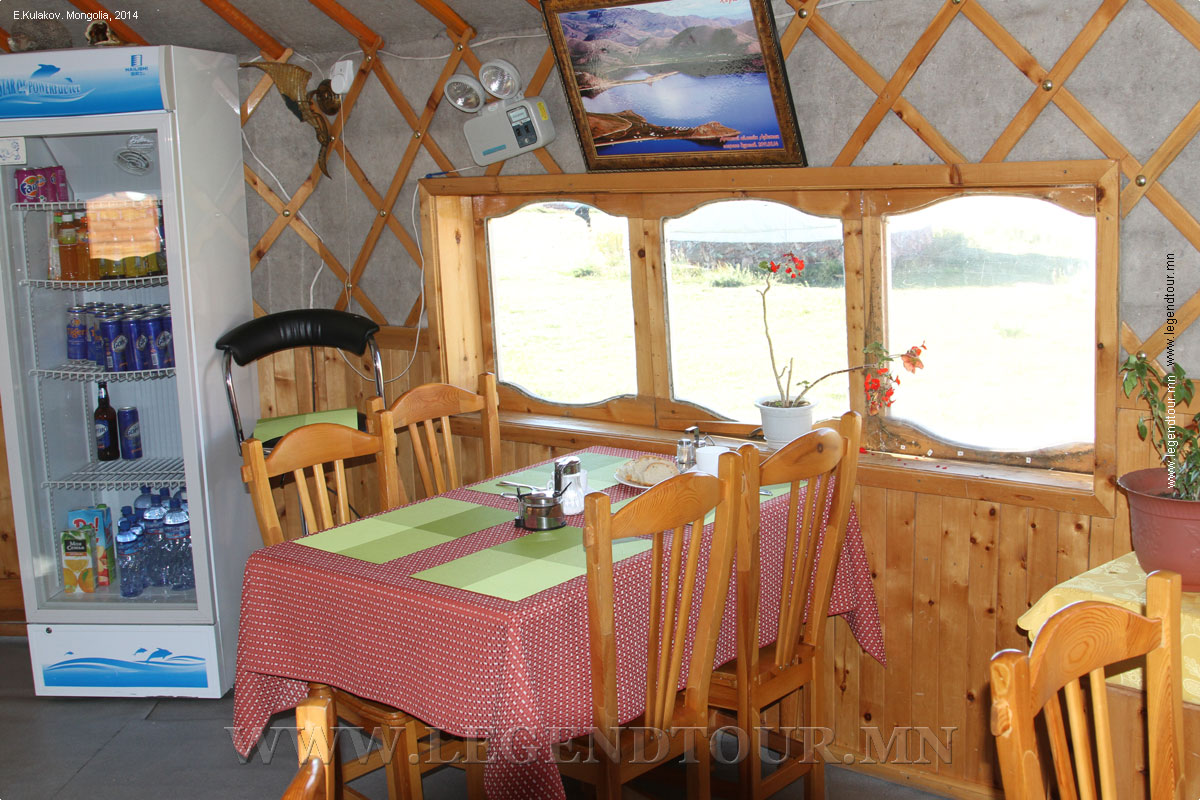 Фотография. Туристическая база Maikhan Tolgoi. Озеро Терхийн Цагаан нуур, Архангайский аймак Монголии.