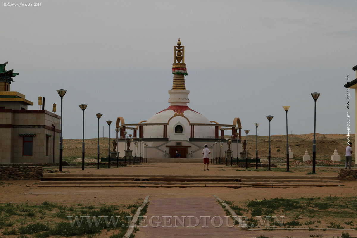 Фотография. Буддийский монастырь Хамарын хиид (Хамар). Сайншанд. Восточно-Гобийский аймак Монголии.
