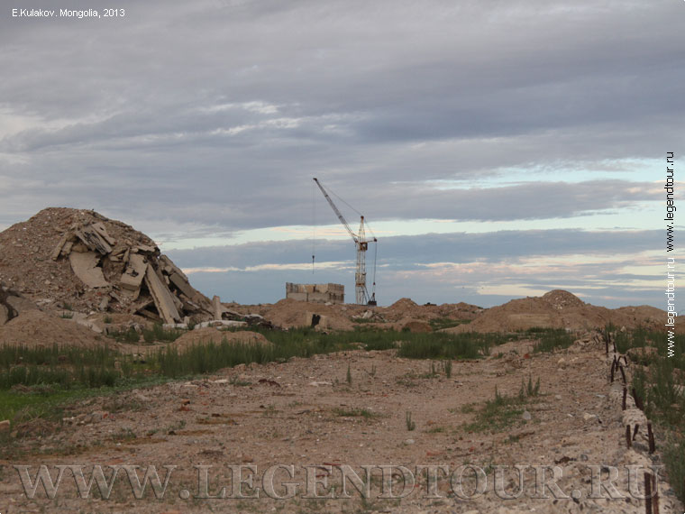 Развалины Советского военного городка в городе Сайшанда. Жилой городок Северный. 41 МСД. Фотография Е.Кулакова, 2013 год.