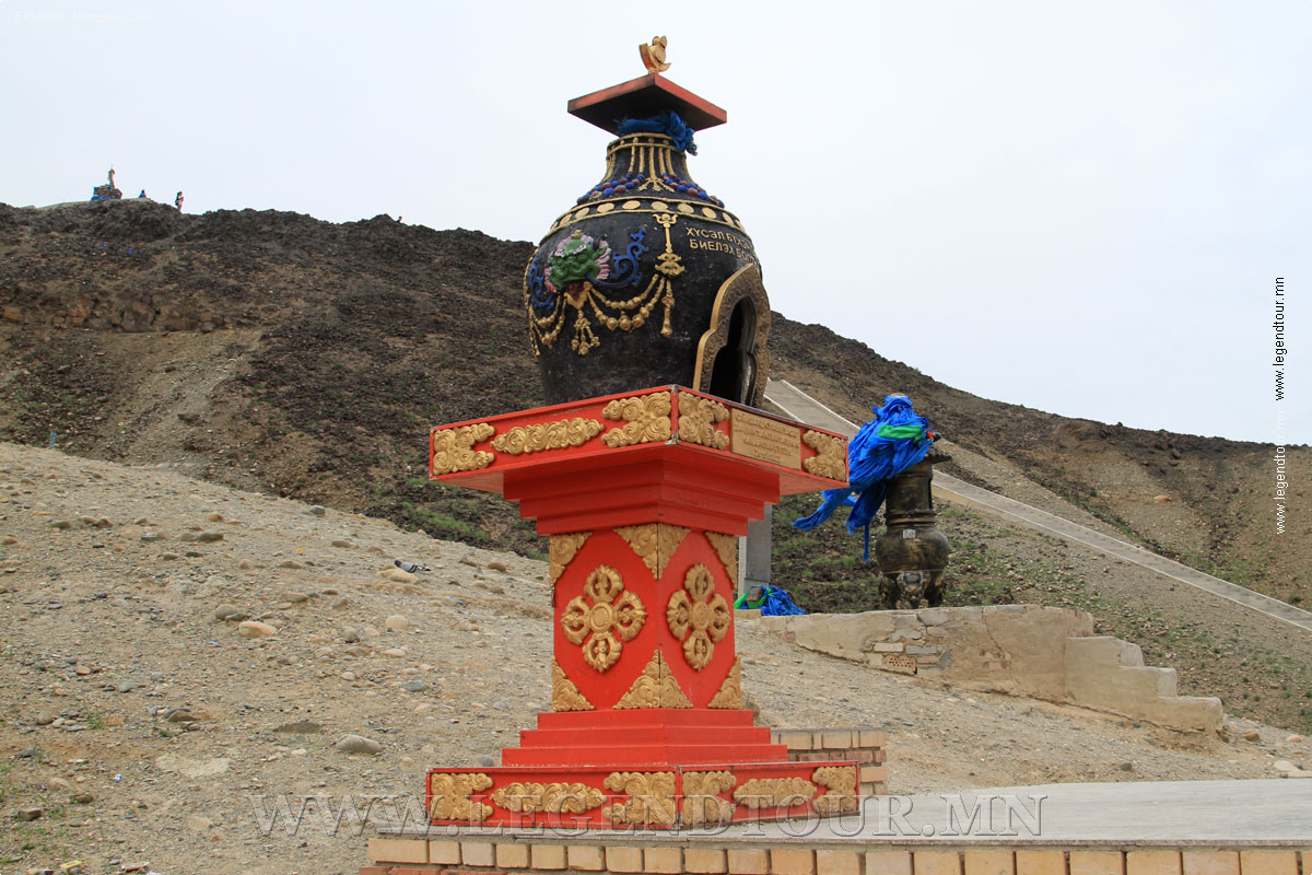 Фотография. Священные горы Тушилге (Черные горы, монг. Хаар уул).