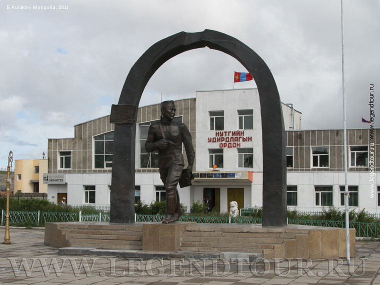 Фотография. Алтай. Административный центр Гоби-Алтайского аймака Монголии.
