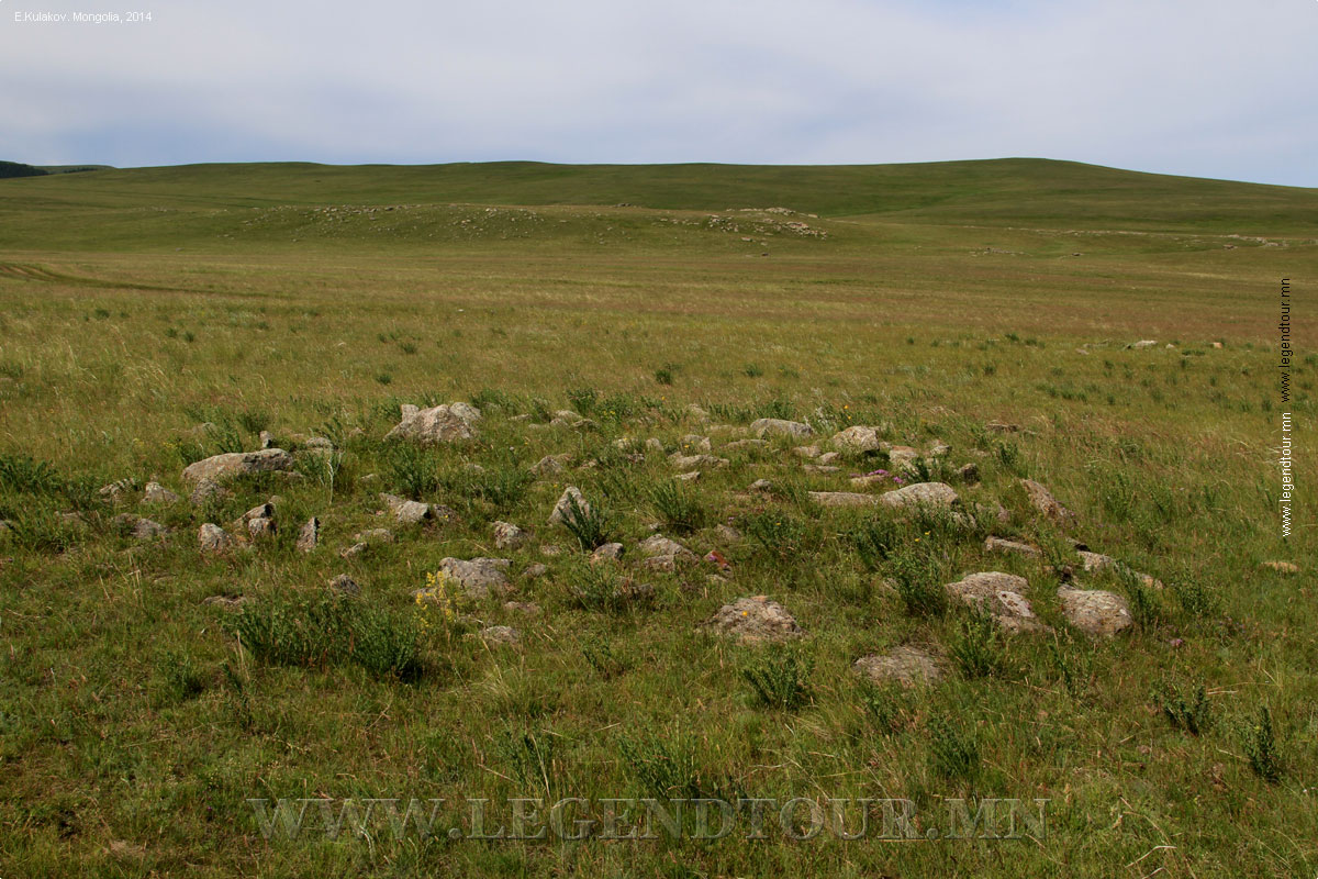 Фотография. Древний могильник. Хентий аймак Монголии.