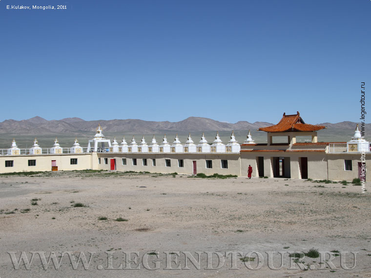 Фотография. Буддийский монастырь Ганданпунцагчойлон (Гандан Пуцаг Чойлинг, Ховд Суваргаа). Ховд. Западная Монголия.