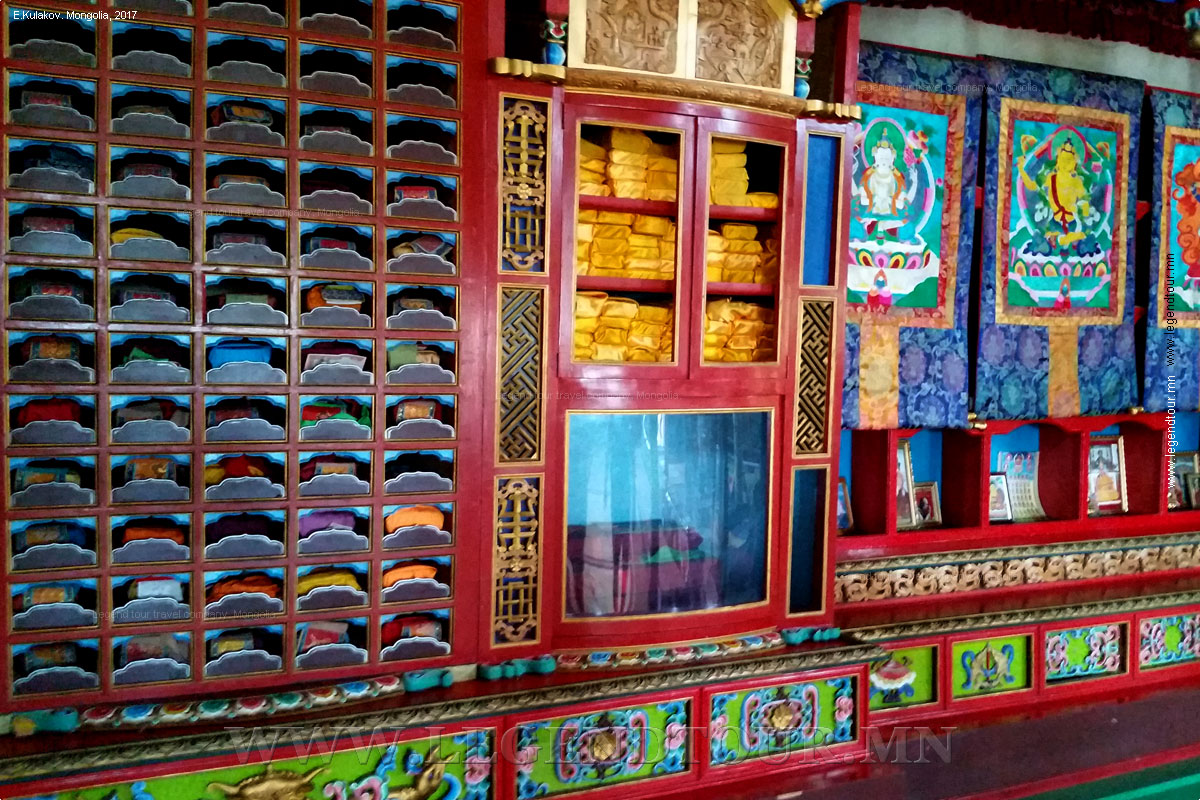 Фотография. Буддийский монастырь медитации Арьяабал. Национальный парк Тэрэлж. Центральный аймак Монголии. 