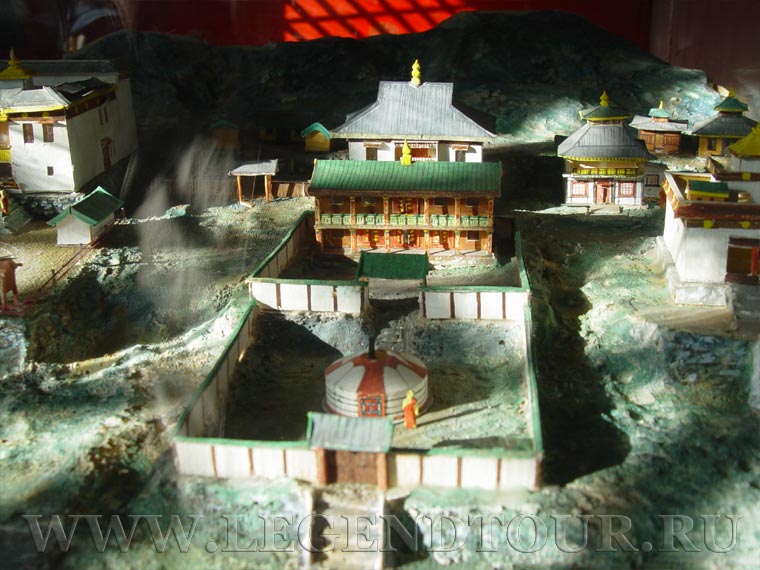 Фотография. Развалины буддийского монастыря Манзуширь (Манджушри) в Зуунмод
