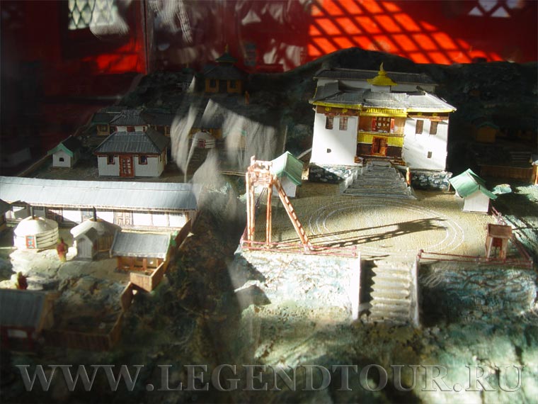 Фотография. Развалины буддийского монастыря Манзуширь (Манджушри) в Зуунмод