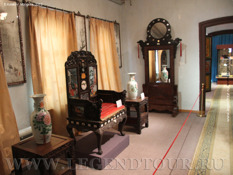 Фотография. Комната отдыха Великой дакини. Дворец музей Богдо Хана в Улан-Баторе.