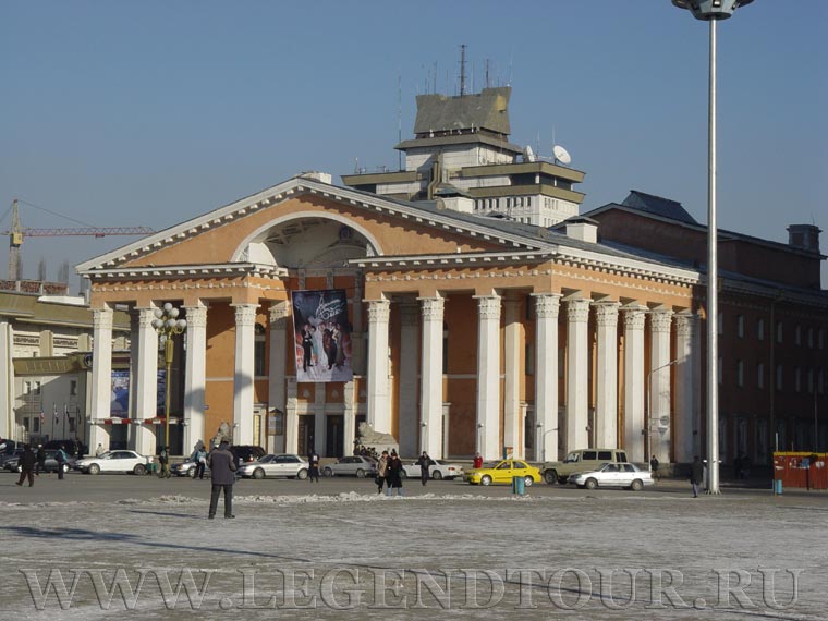 Фотография. Здание академического театра оперы и балета Монголии. Е.Кулаков, 2010 год.