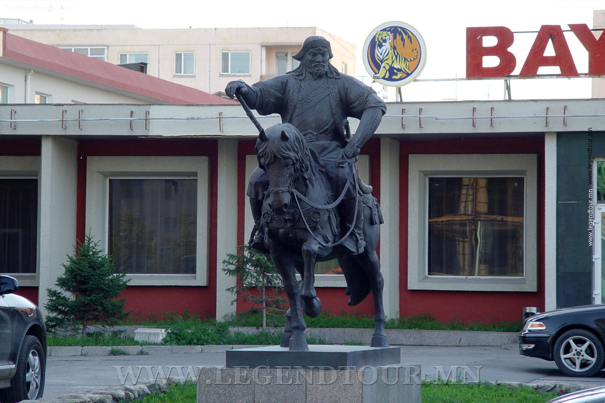 Фотография. Памятник Чингисхану. Установлен около гостиницы Баянгол города Улан-Батор.