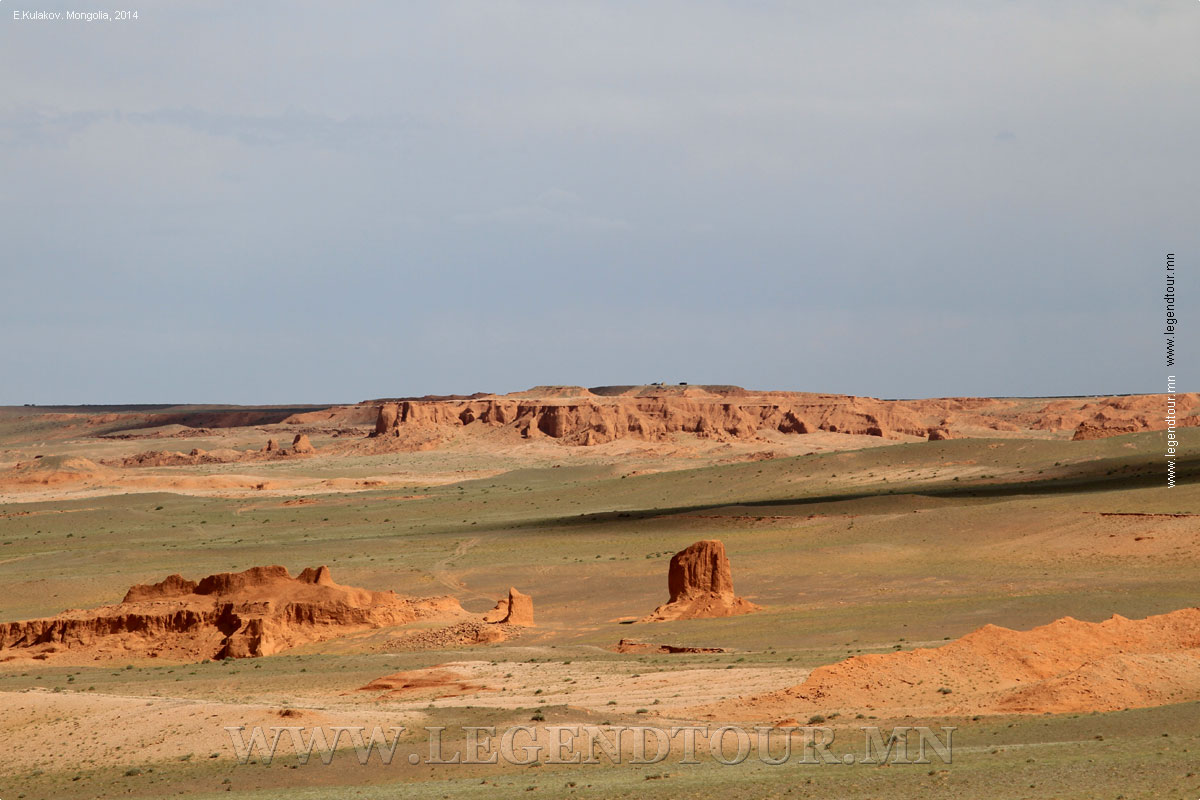 Фотография. Пылающие утесы Баянзаг. Южногобийский аймак Монголии. 2014 год.