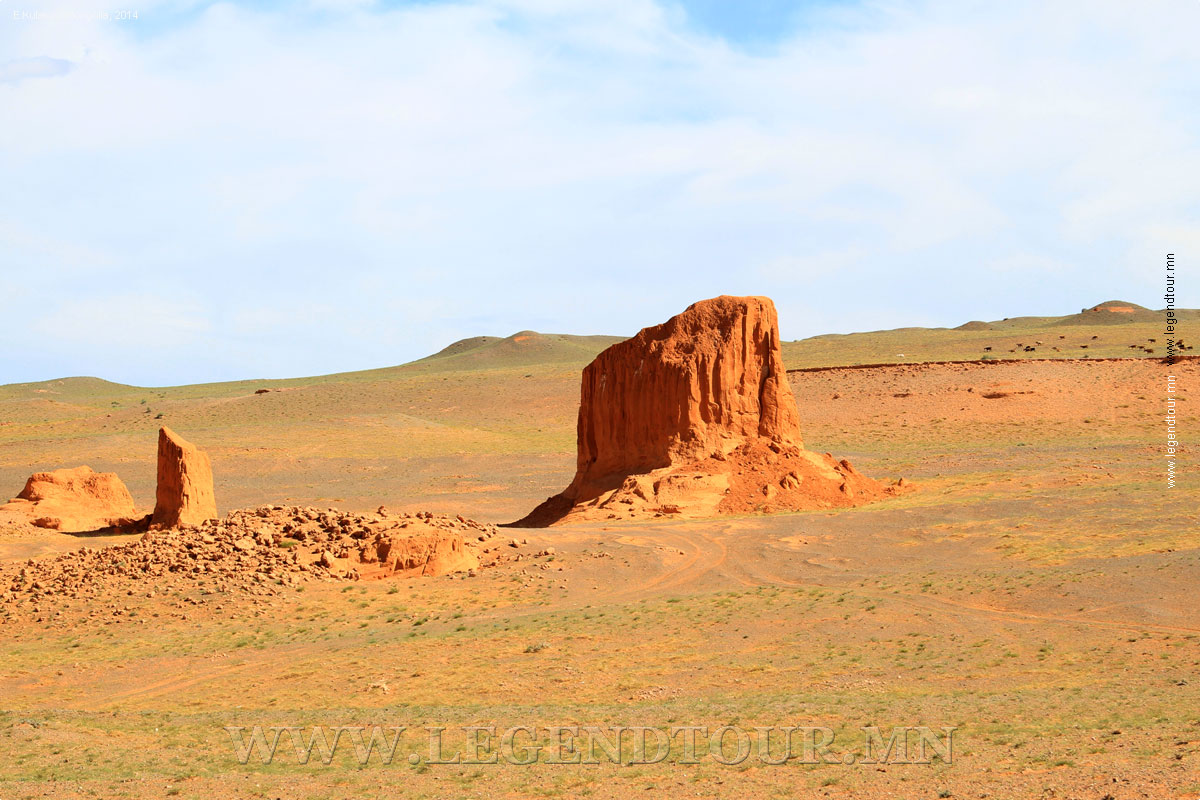 Фотография. Пылающие утесы Баянзаг. Южногобийский аймак Монголии. 2014 год.
