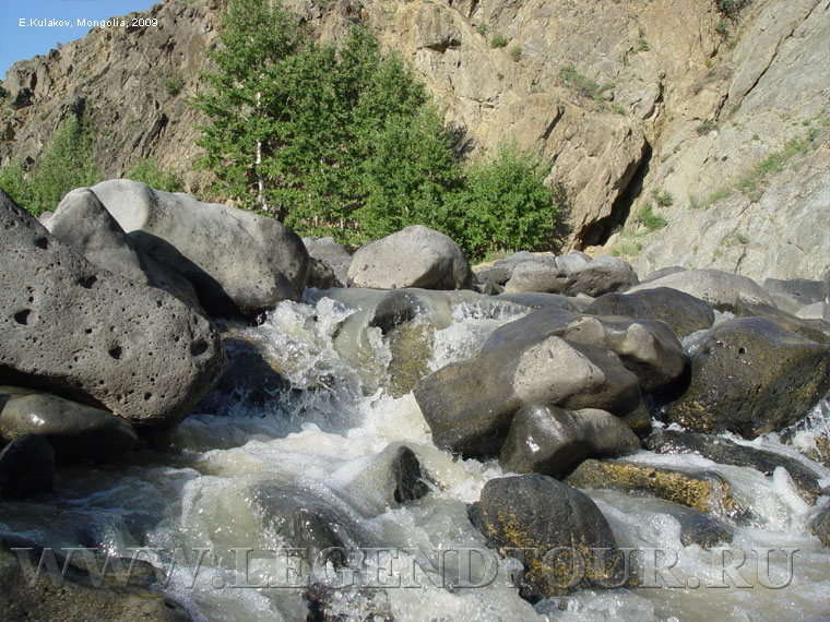 Фотография. Река Орхон гол в районе водопада Улаан-Цутгалан. Монголия.